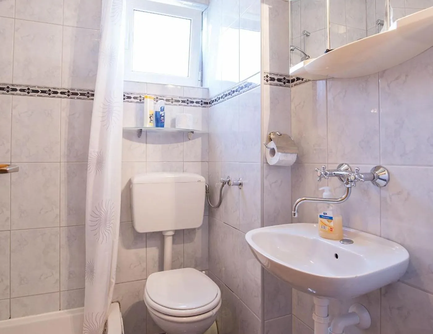 Ruhiges Appartement Mit Terrasse In Strandnaehe Zadar Apartment