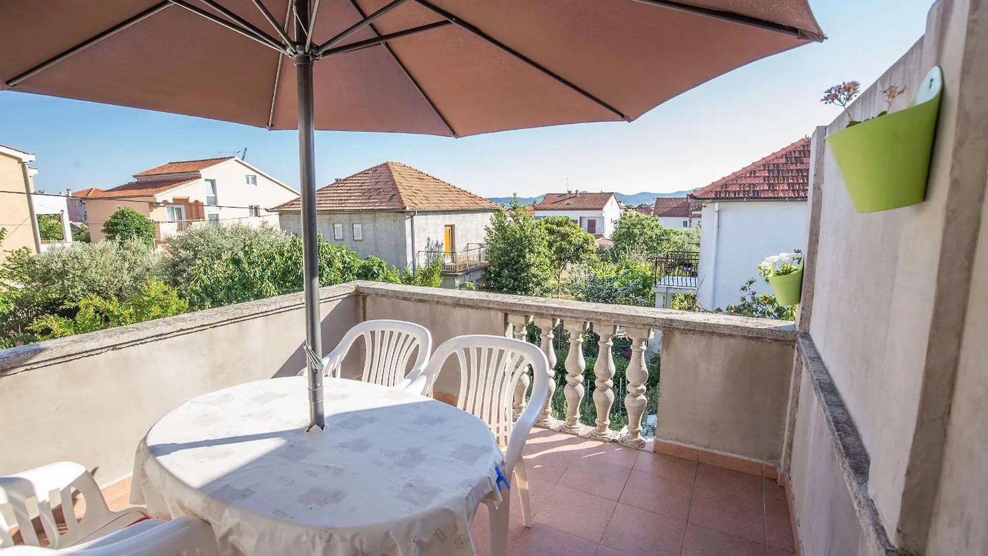 Ruhiges Appartement Mit Terrasse In Strandnaehe Zadar