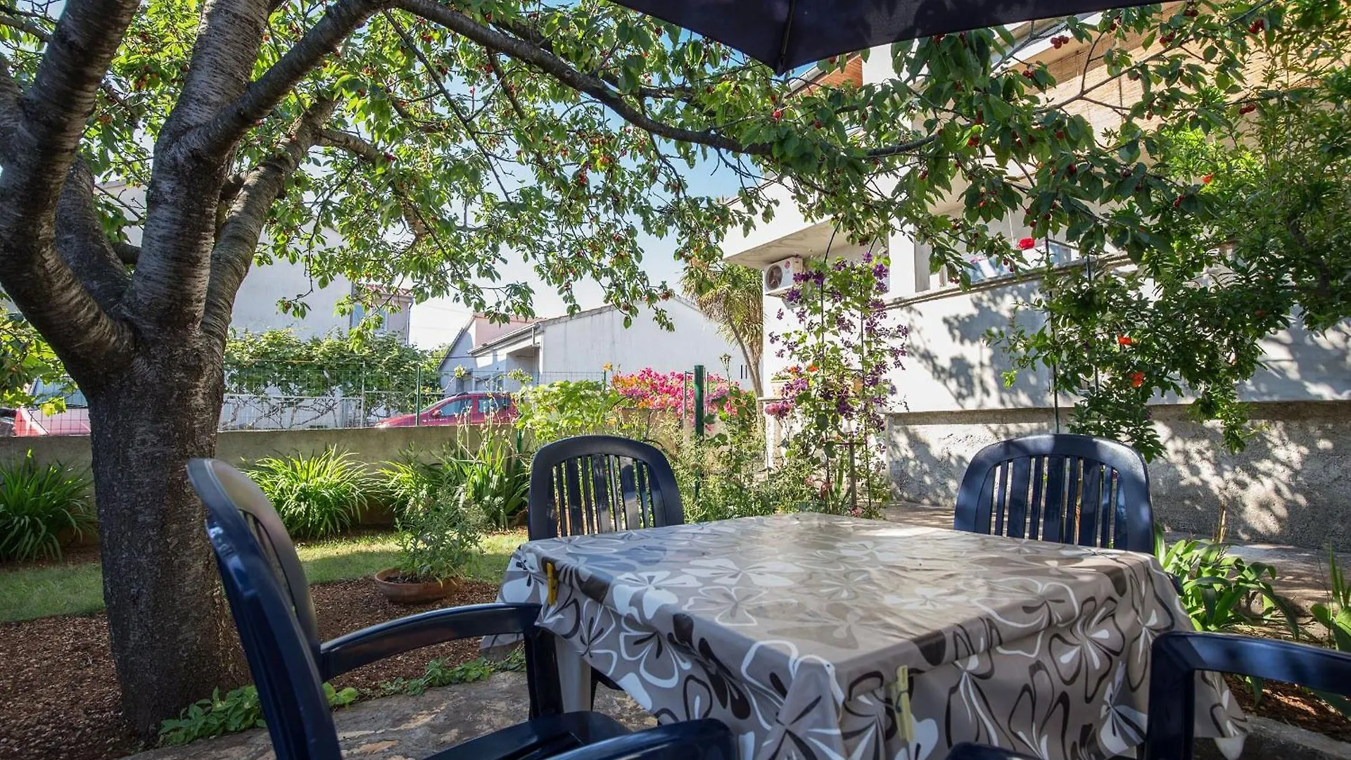 Ruhiges Appartement Mit Terrasse In Strandnaehe Zadar
